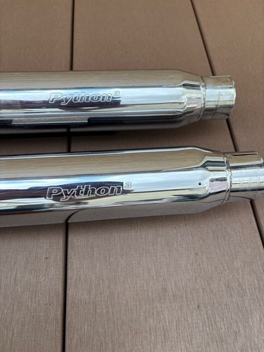 ハーレー　Python3 マフラー（ステイ付き）