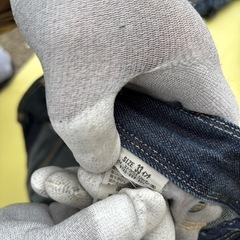 Levi’sの名作「ENGINEERED JEANS」シリーズ👖 立体裁断シルエットで脚長効果もあり、1999年登録モデルのデザイン✨ サイズは33インチ、メンズM〜L相当です。 濃いめのインディゴで、状態も◎ Levi’s好き・ヴィンテージ好きにおすすめ！ ガレージフリマで実物チェックOKです🙌の画像
