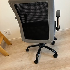 昇降式デスクチェアの画像