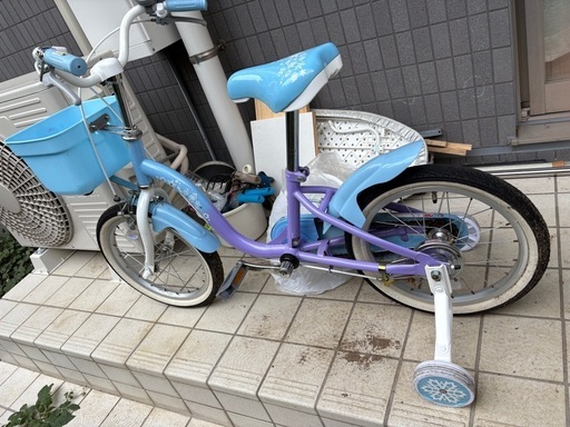 子供自転車　補助輪付き　エルサ