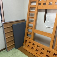 木製ベッドの画像