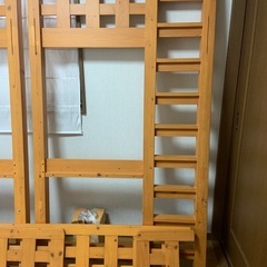 木製ベッドの画像