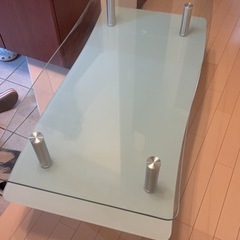ガラステーブルの画像