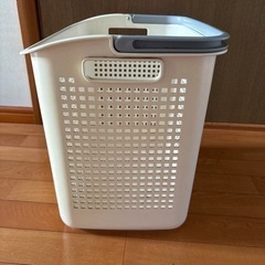 洗濯カゴ　バスケットの画像
