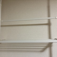 突っ張りラック　ホワイトの画像