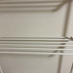 突っ張りラック　ホワイトの画像