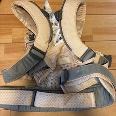 ベビービヨルン抱っこ紐の画像