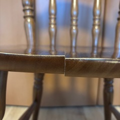 木製椅子（座版割れ）の画像