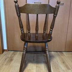 木製椅子（座版割れ）の画像
