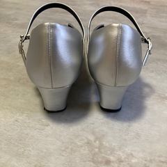 【ほぼ新品】VIVIAN×シルバーパンプスの画像