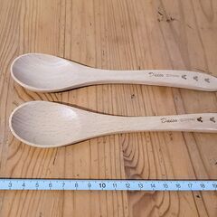 ビン、食器、木製スプーンの画像