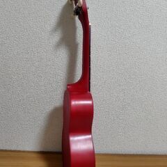 MAHALOのウクレレ　赤色　ソフトケース付の画像