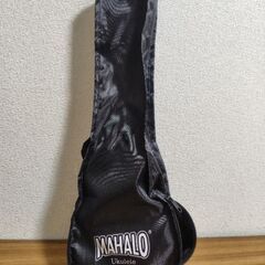 MAHALOのウクレレ　赤色　ソフトケース付の画像