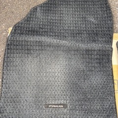プリウス　フロアマットの画像