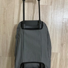 ［値下げ］キャスター付きバッグ　旅行　トラベル　ストライプ　グレーの画像