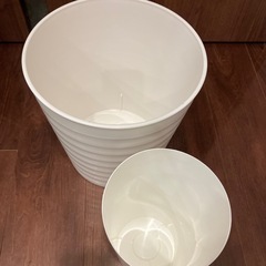 白の鉢カバー 2点セットの画像