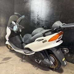 ★支払総額4.2万円★買取強化中！まずはカンタン無料まで！ ヤマハ マジェスティ125 白 人気のマジェスティ125！ 車格大きい125cc！ サイスタ付き！ バッテリー新品！ ナックルガード！の画像