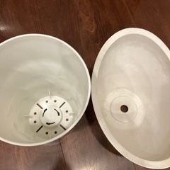 白の植木鉢 2個セットの画像