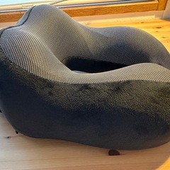 【美品】ネックピロー（旅行用）一回のみ使用！ 収納袋付きの画像