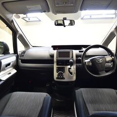 【オリジナル信用回復ローン対応可能　走行7万キロ台　最短１０日納車　車検整備付き】H23年式　トヨタノアSi　ＥＴＣ　ナビ　ワンセグＴＶ　バックカメラ　両側スライドドア（左電動）パドルシフト　スマートキー　プッシュスタート　ＨＩＤヘッドライト　フォグランプ　車検整備付き　走行７万キロ台の画像
