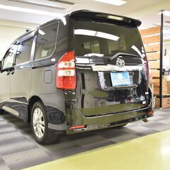 【オリジナル信用回復ローン対応可能　走行7万キロ台　最短１０日納車　車検整備付き】H23年式　トヨタノアSi　ＥＴＣ　ナビ　ワンセグＴＶ　バックカメラ　両側スライドドア（左電動）パドルシフト　スマートキー　プッシュスタート　ＨＩＤヘッドライト　フォグランプ　車検整備付き　走行７万キロ台の画像