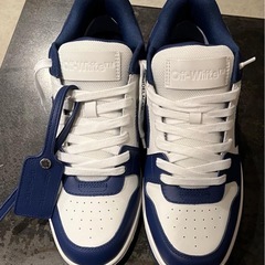 オフホワイト　スニーカーの画像