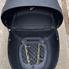 リアボックス　40〜50L ベース、鍵、金具付き❗️の画像
