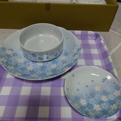 新品箱入り【小野小町／料理揃え三段重付】大皿×１小皿×５三段重の画像