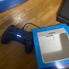 ps4本体と有線コントローラーの画像