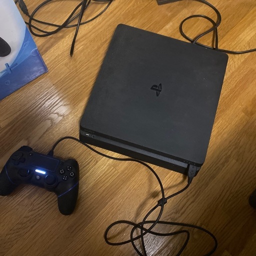 ps4本体と有線コントローラー