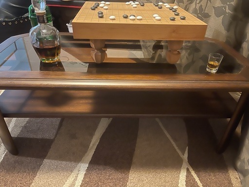 美品 ガラス天板ローテーブル（高級感あり・搬送しやすい） 