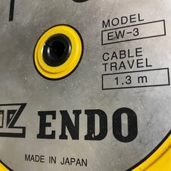 スプリングバランサーと電動ドライバーの画像