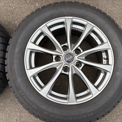 トヨタ90VOXYノア用スタッドレスタイヤの画像
