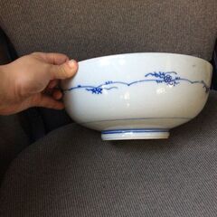 大きな丸いお皿の画像