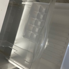 1008コンパクト２ドア冷蔵庫の画像