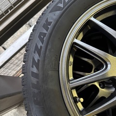 スバルクロストレックスタッドレスタイヤの画像