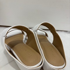 【新品】ホワイト　サンダルサイズM　の画像