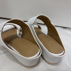 【新品】ホワイト　サンダルサイズM　の画像