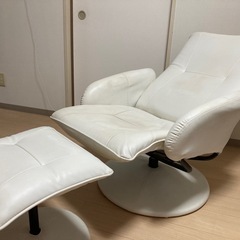 ニトリ　一人用リクライニングソファ　回転機能　オットマン付きの画像