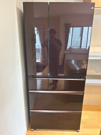 三菱。特大705L自動製氷機能付き6ドア大型冷蔵庫