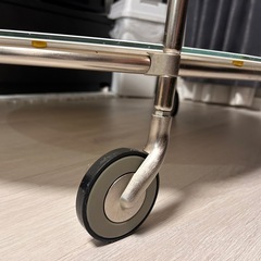 白テーブル　円形の画像