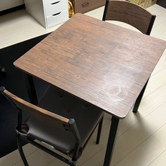 ダイニングテーブルセット2人掛け(チェアパッド付き)の画像