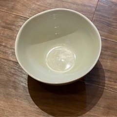 白の深皿 細かい傷はあり 丸皿の画像