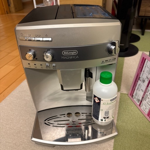 デロンギ 
コーヒーマシン