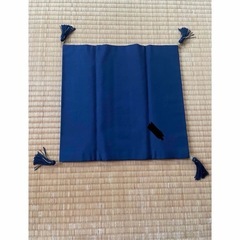 【未使用】家紋入り風呂敷 濃紺 房付き 冠婚葬祭 法要 神事 (裏面に名入り）の画像