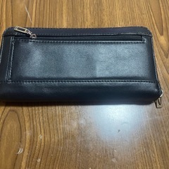 GUESSの財布の画像
