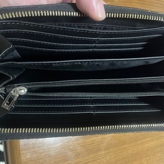GUESSの財布の画像