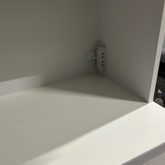 綺麗なホワイト食器棚、白食器棚、キッチン収納の画像