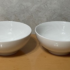 白の大型どんぶり皿 2個セットの画像
