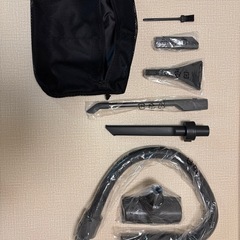バルミューダ　掃除機(ノズルセット付き)の画像